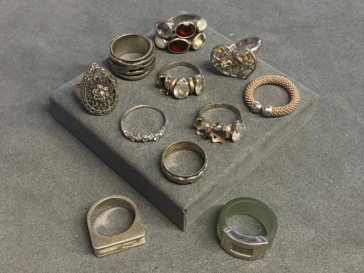 Rings in silver and other materials — image 1