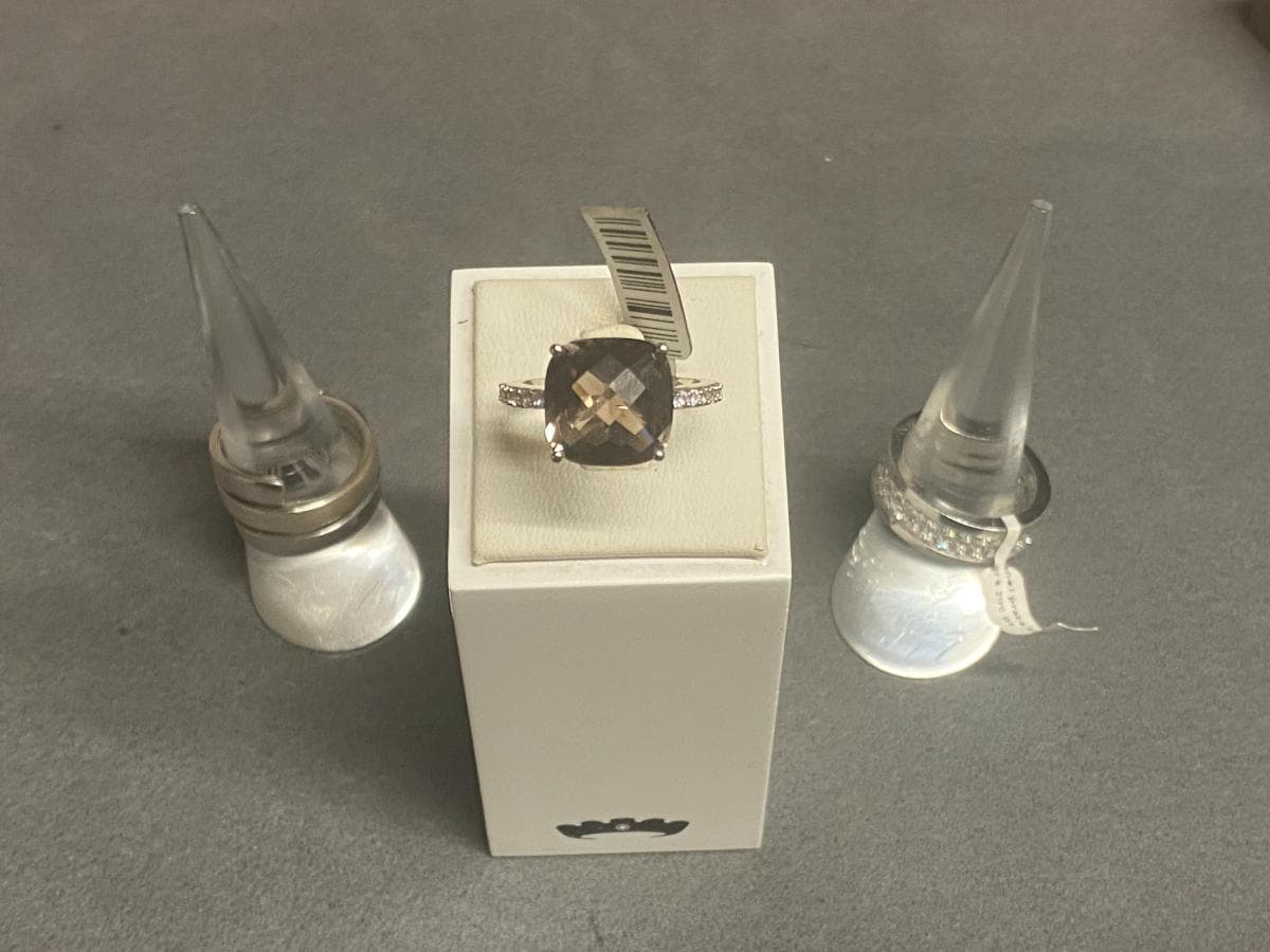 Anillos de plata y otros materiales — imagen 7
