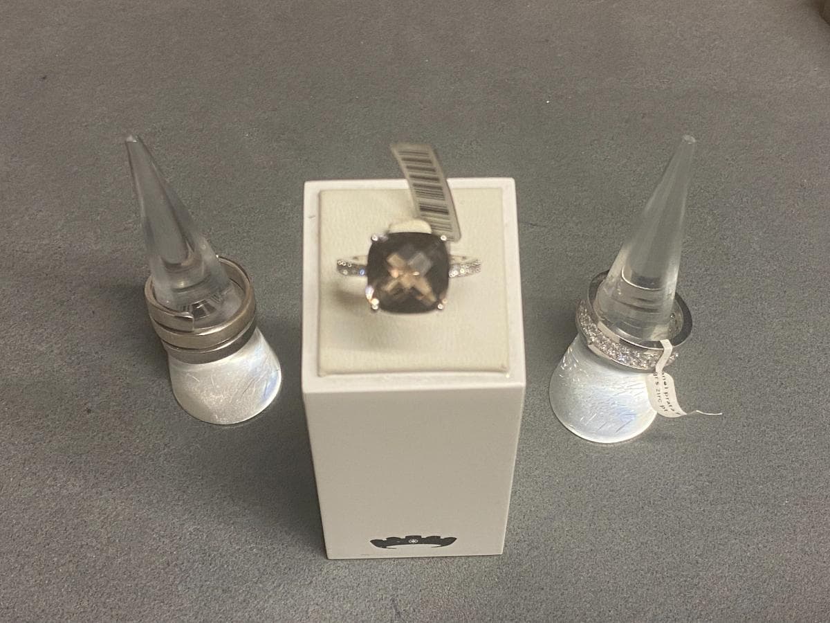 Anillos de plata y otros materiales — imagen 1