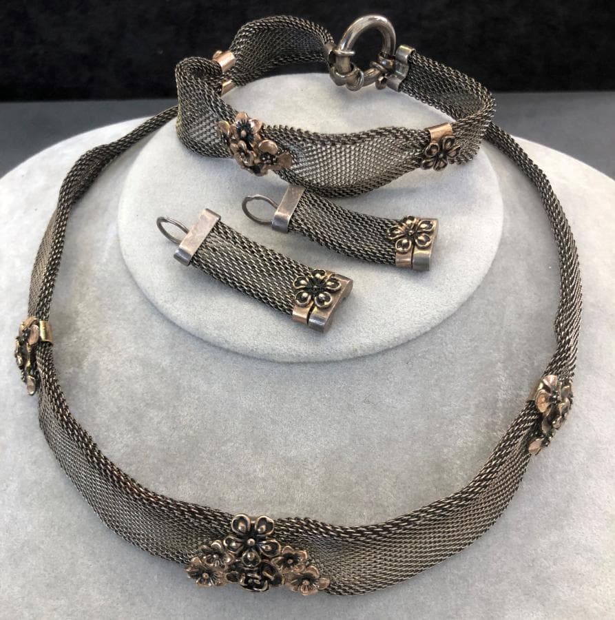 Brincos em prata e outros materiais + Pulseiras em prata e outros materiais + Colar — image 2