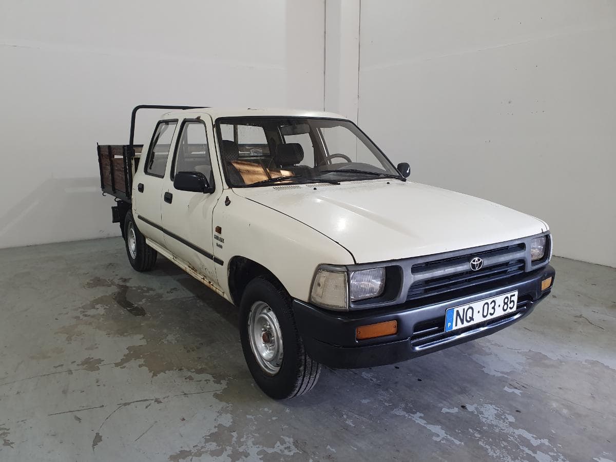 Toyota Hilux 2.4D · Ano 1990 — image 1