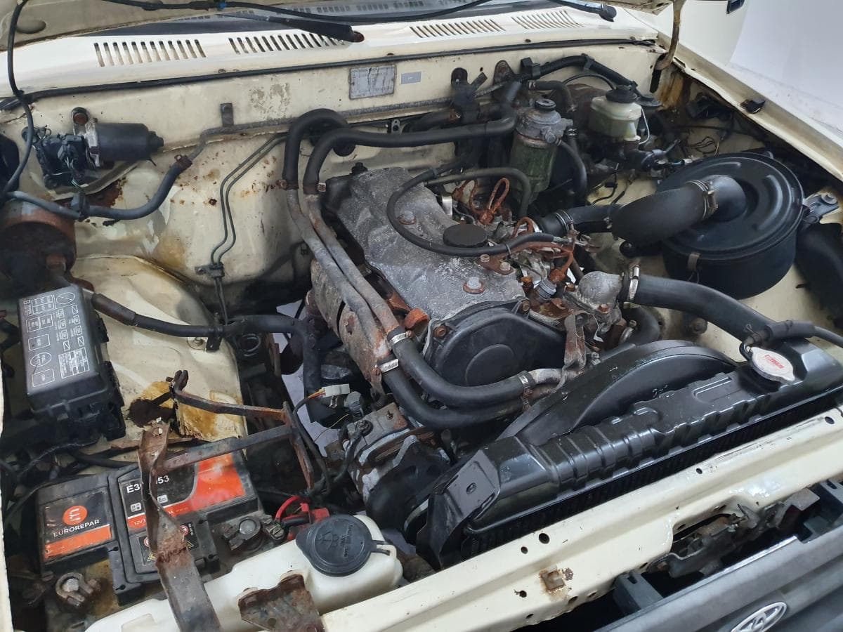Toyota Hilux 2.4D · Ano 1990 — image 3