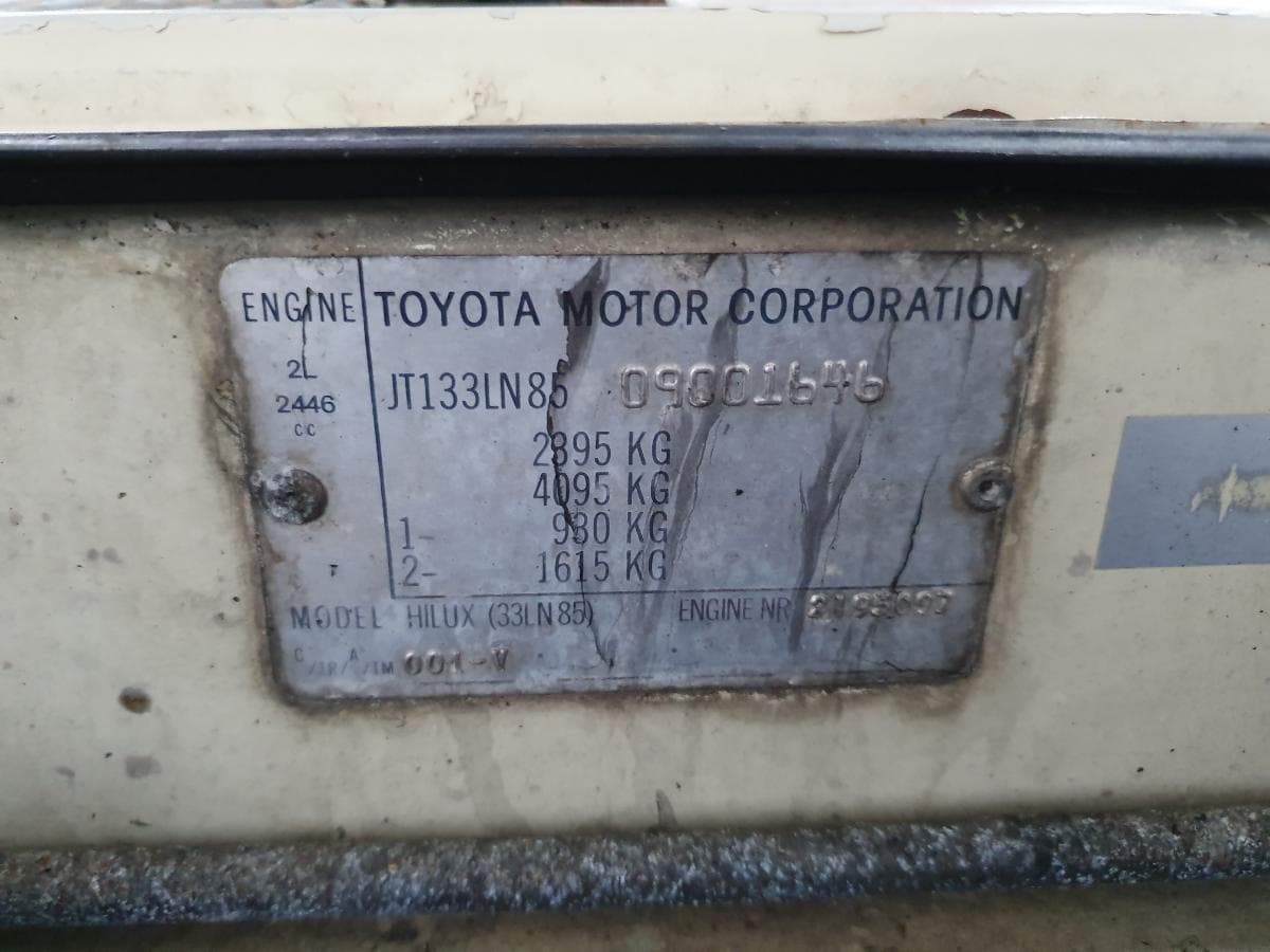 Toyota Hilux 2.4D · Ano 1990 — image 4