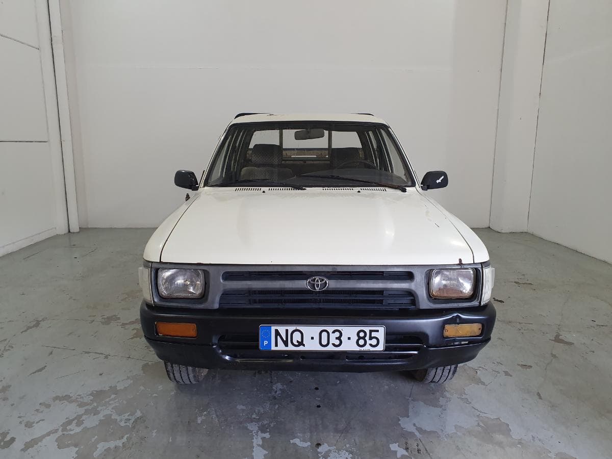 Toyota Hilux 2.4D · Ano 1990 — image 2