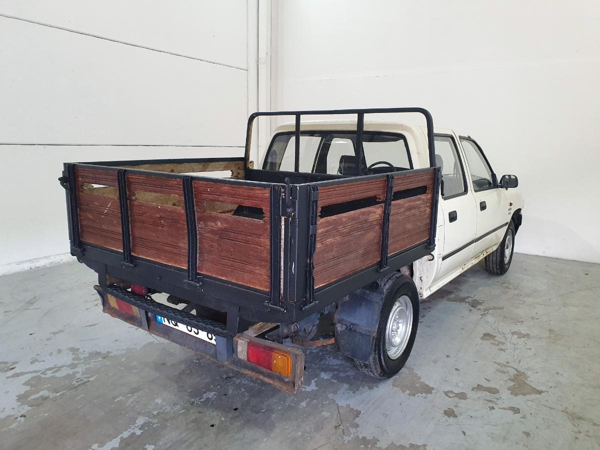 Toyota Hilux 2.4D · Ano 1990 — image 6