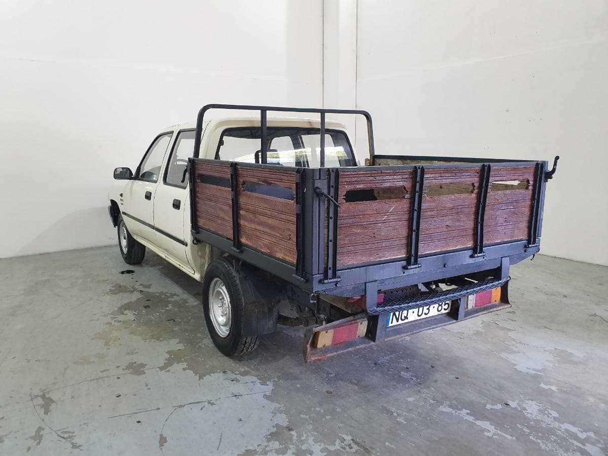 Toyota Hilux 2.4D · Ano 1990 — image 10