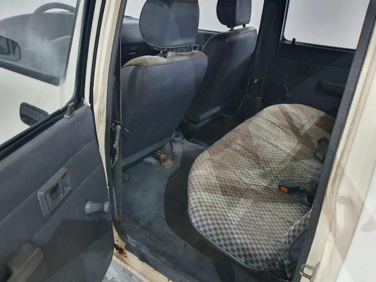 Toyota Hilux 2.4D · Ano 1990 — image 21