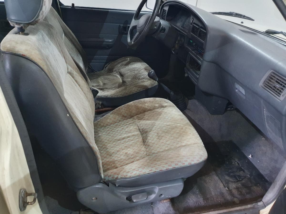 Toyota Hilux 2.4D · Ano 1990 — image 26
