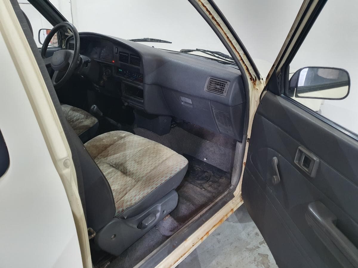 Toyota Hilux 2.4D · Ano 1990 — image 25