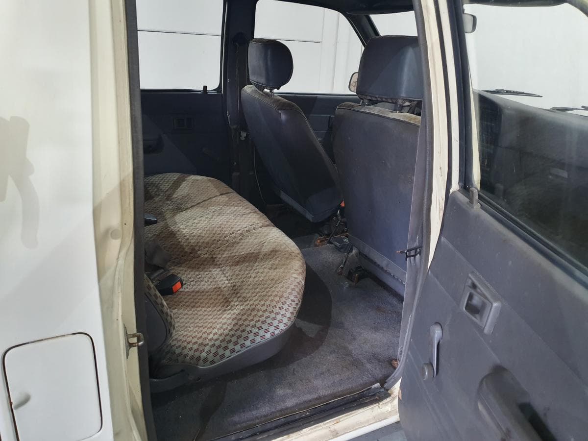 Toyota Hilux 2.4D · Ano 1990 — image 28