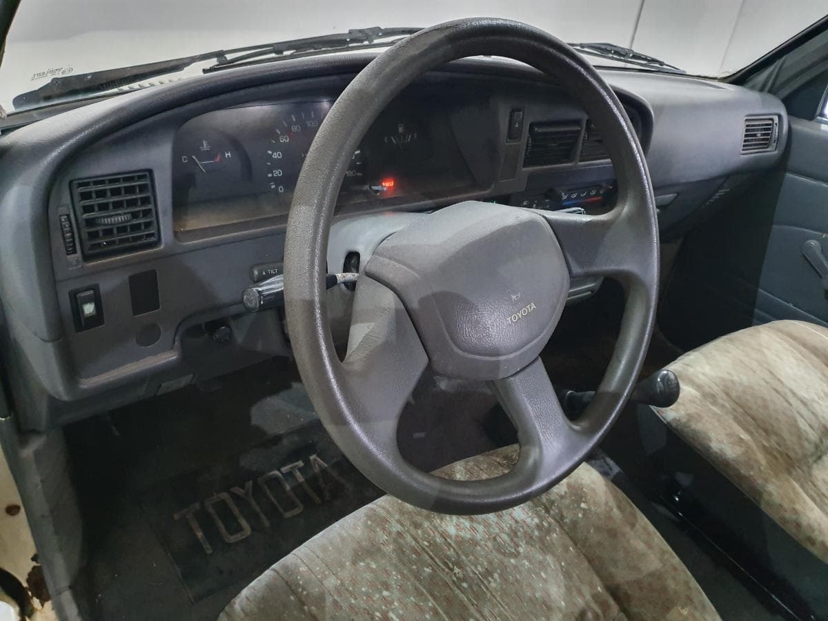 Toyota Hilux 2.4D · Ano 1990 — image 33