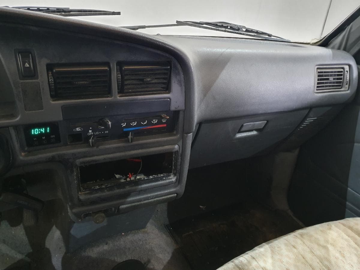 Toyota Hilux 2.4D · Ano 1990 — image 34