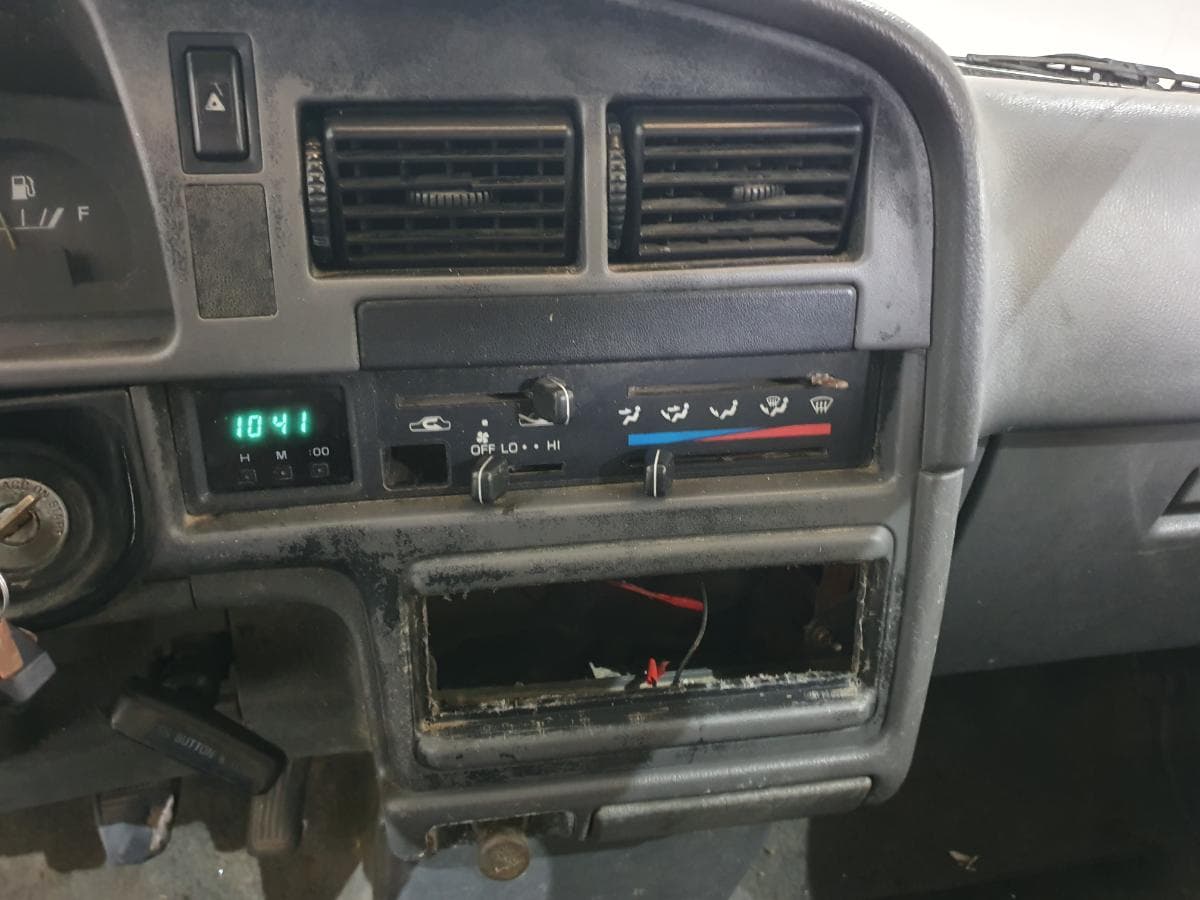 Toyota Hilux 2.4D · Ano 1990 — image 35