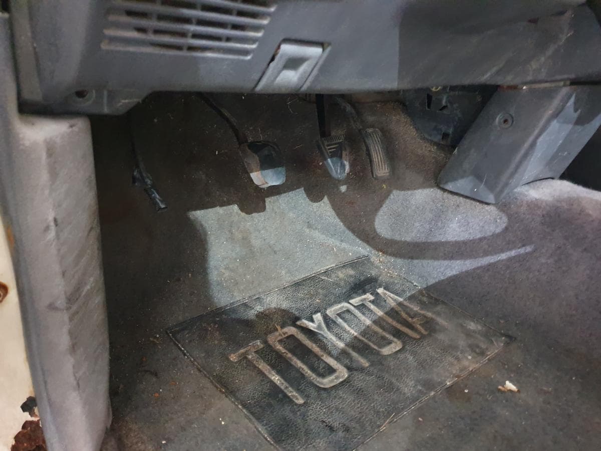 Toyota Hilux 2.4D · Ano 1990 — image 36