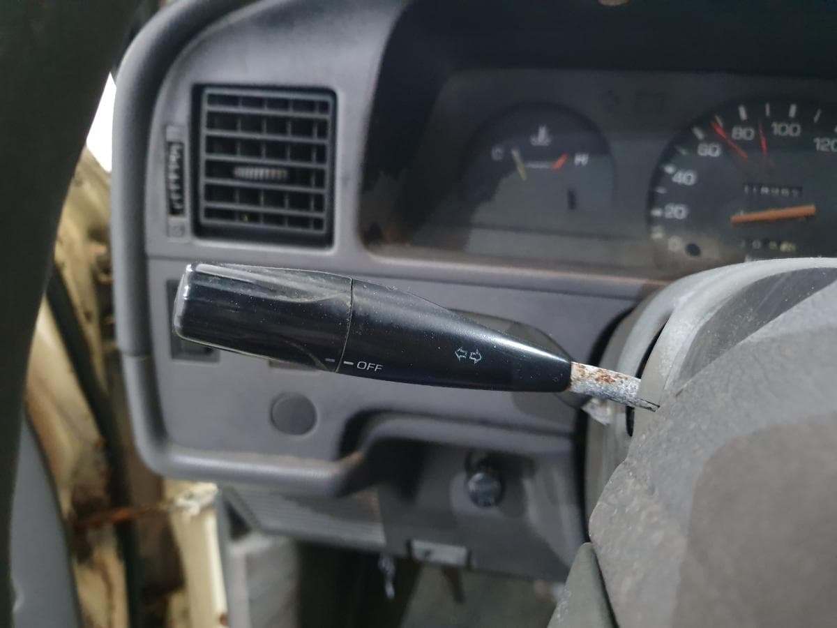 Toyota Hilux 2.4D · Ano 1990 — image 40