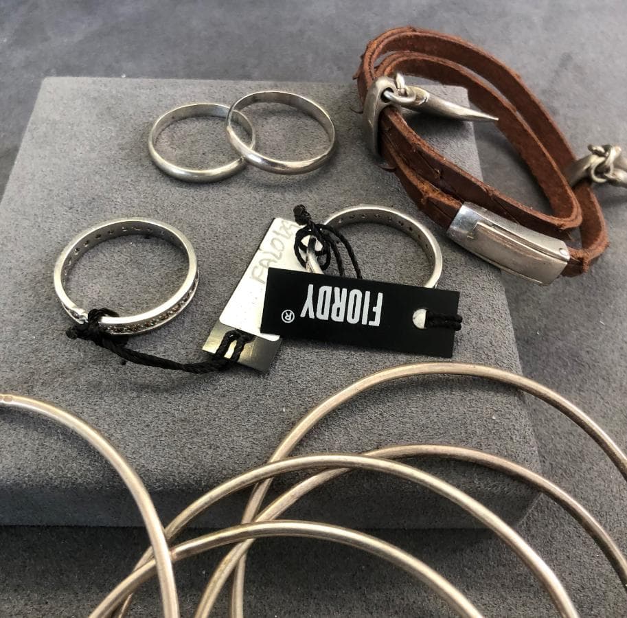 Pulseiras em prata e outros materiais + Anel — image 3