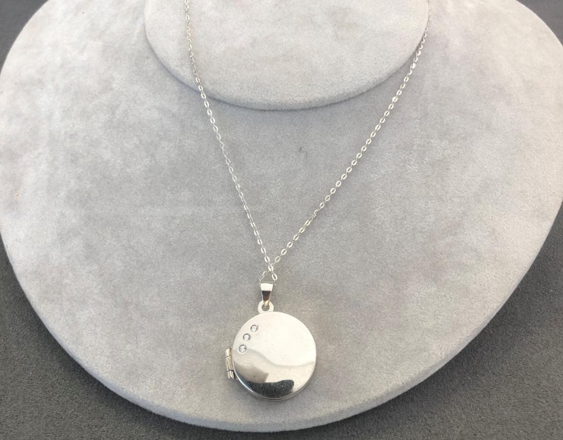 Necklace — image 2