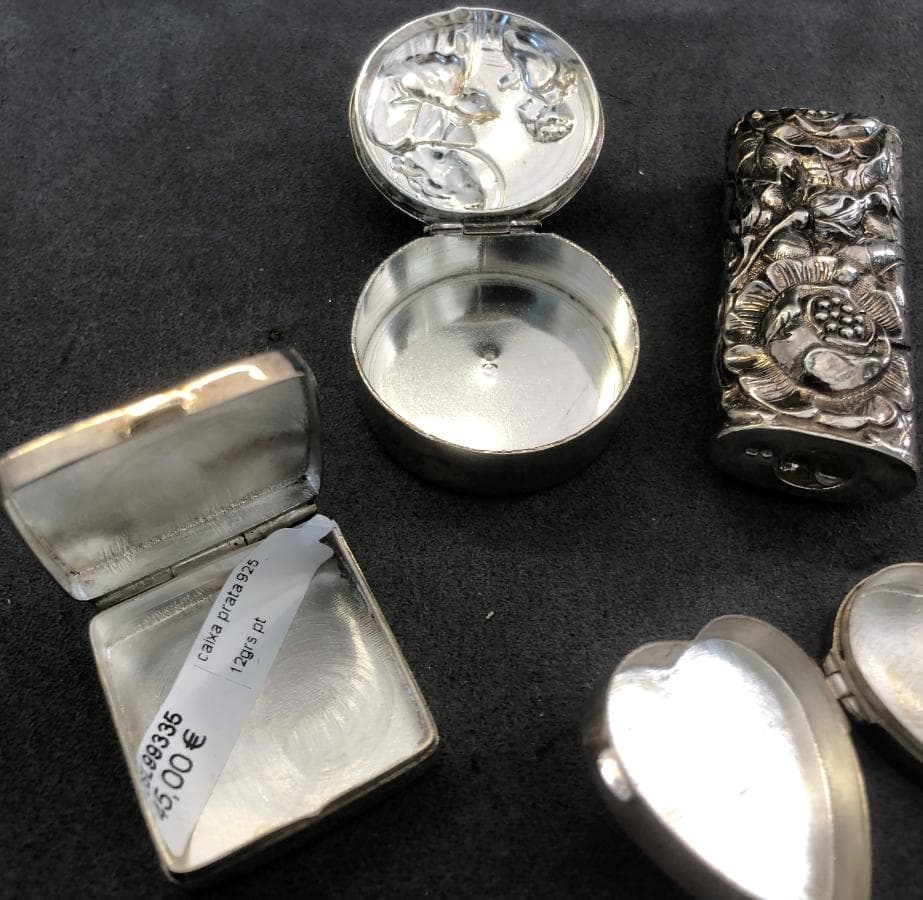 Caixas de medicamentos em prata + Porta-Isqueiro — imagen 1