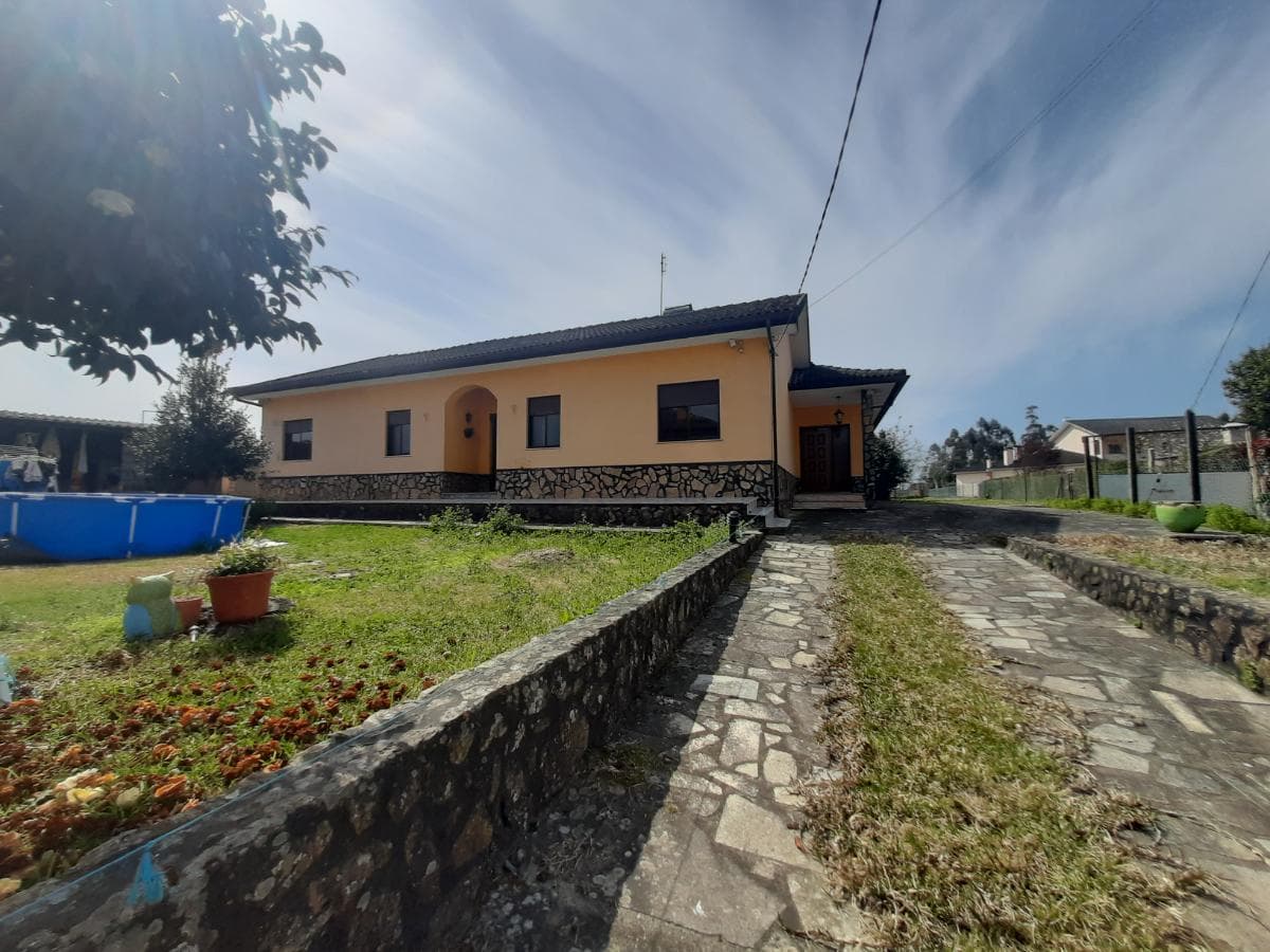 Moradia V3 · Valença — image 1