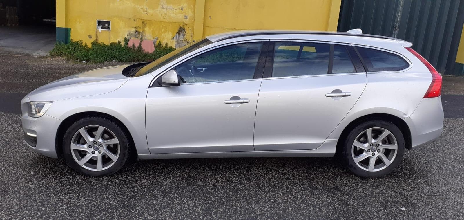 Volvo V60 2.0 · Ano 2014 — image 3