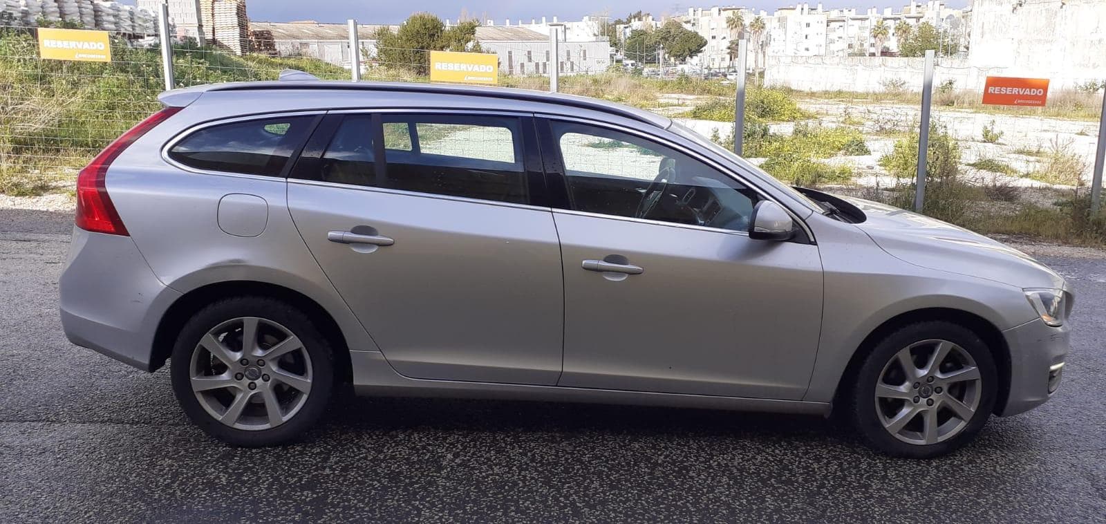 Volvo V60 2.0 · Ano 2014 — image 2
