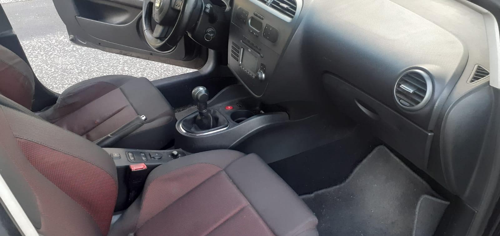Seat Leon 2.0 TDI · Ano 2007 — image 14