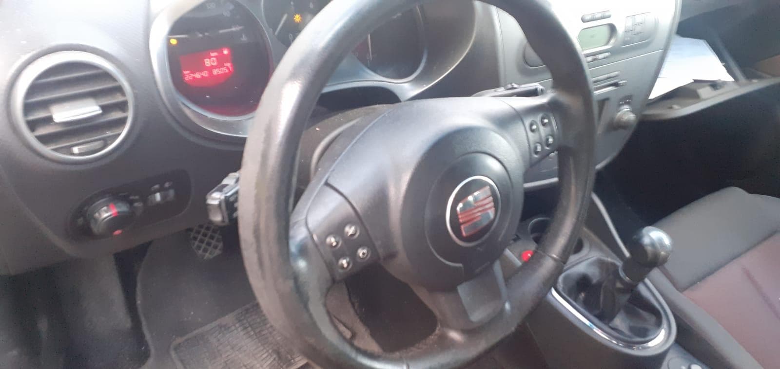 Seat Leon 2.0 TDI · Ano 2007 — image 21