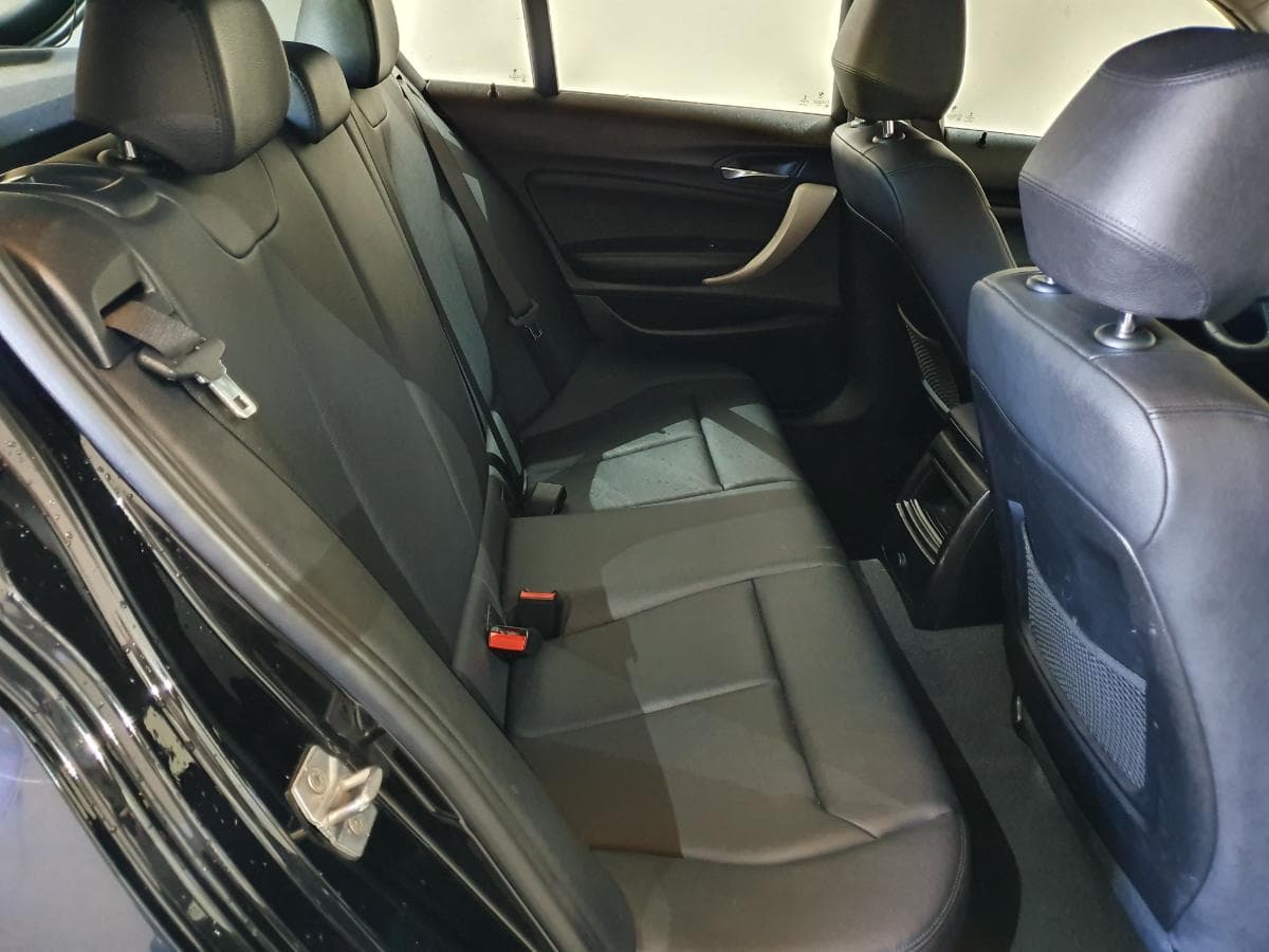 BMW 116D · Ano 2015 — imagem 21
