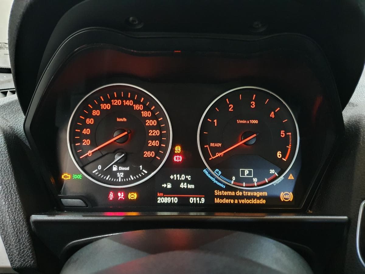 BMW 116D · Ano 2015 — imagem 32