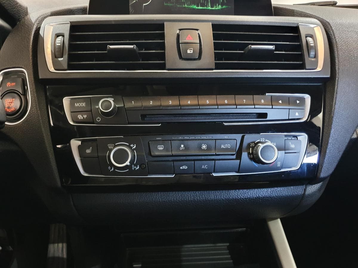 BMW 116D · Ano 2015 — imagem 33