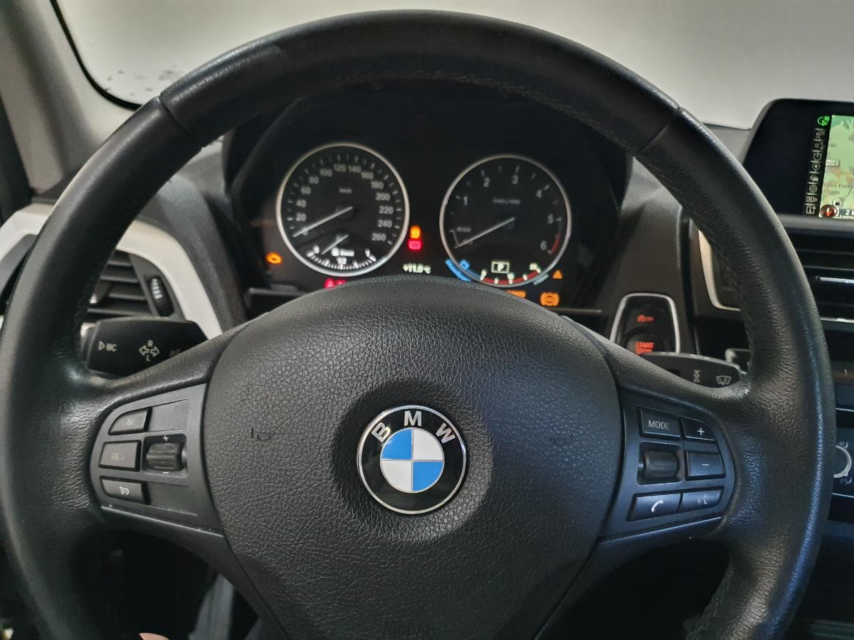 BMW 116D · Ano 2015 — imagem 40