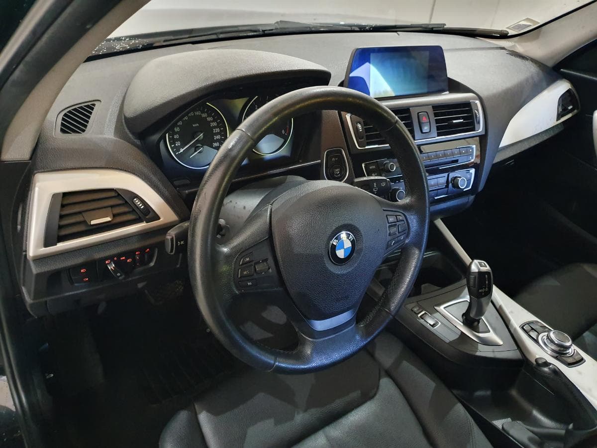 BMW 116D · Ano 2015 — imagem 42