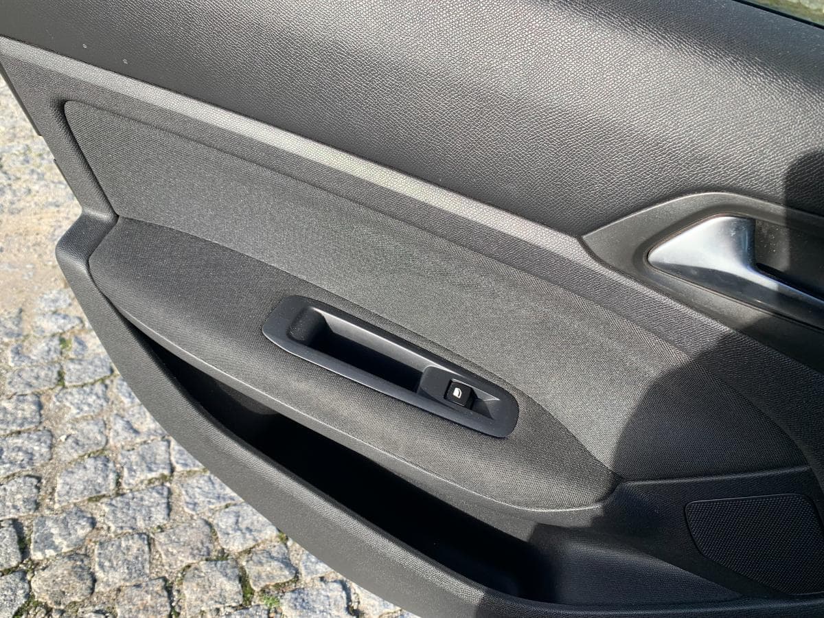 Peugeot 308 1.6 BlueHDI · Año 2015 — imagen 26