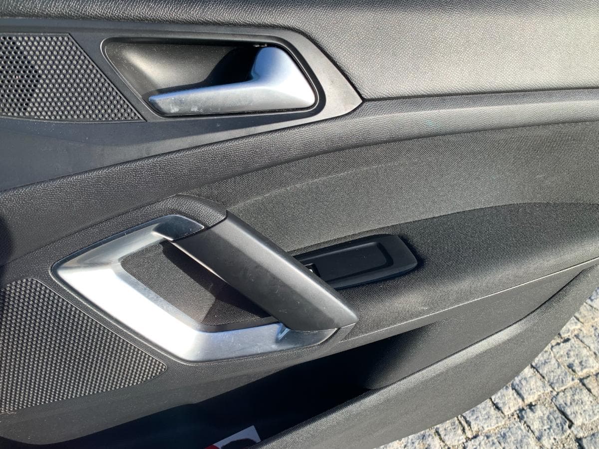 Peugeot 308 1.6 BlueHDI · Año 2015 — imagen 32