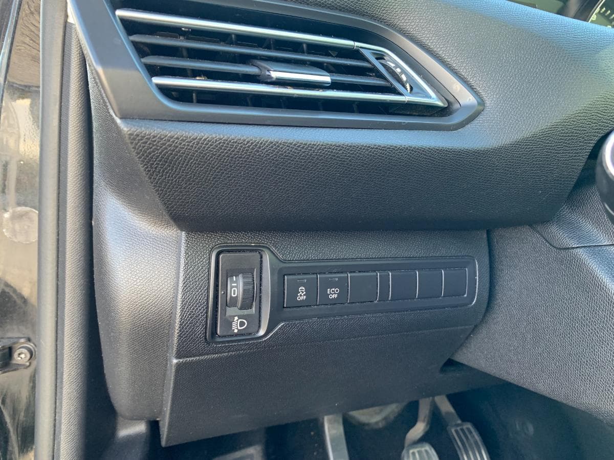 Peugeot 308 1.6 BlueHDI · Año 2015 — imagen 38