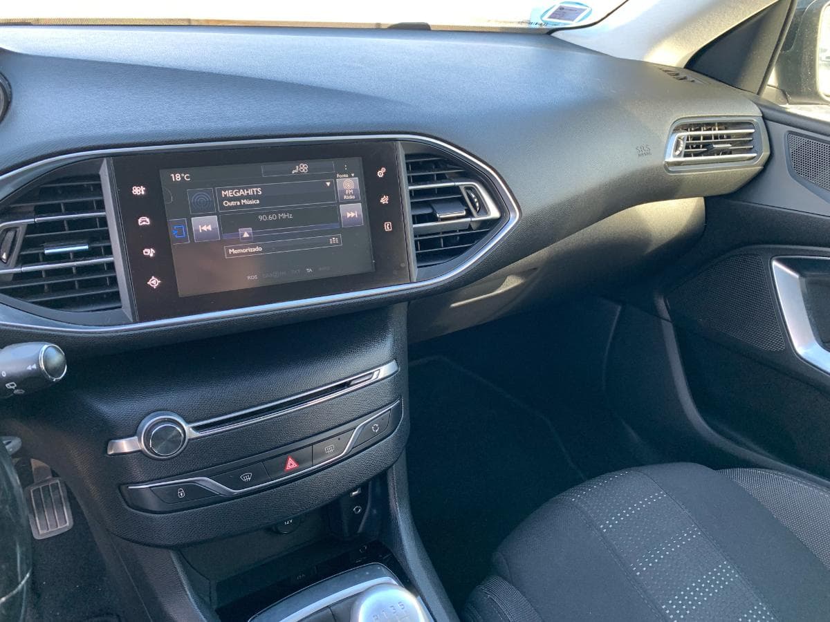 Peugeot 308 1.6 BlueHDI · Año 2015 — imagen 40