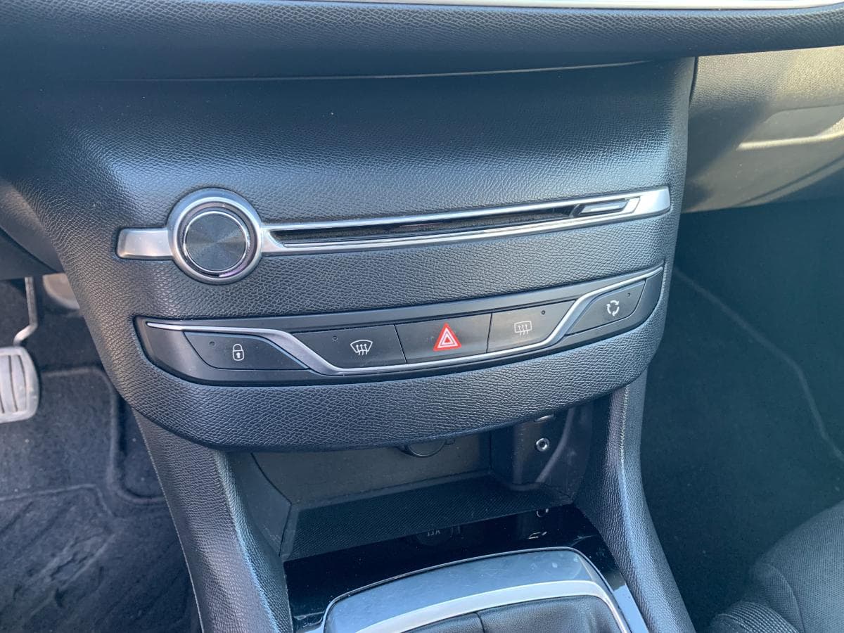 Peugeot 308 1.6 BlueHDI · Año 2015 — imagen 41