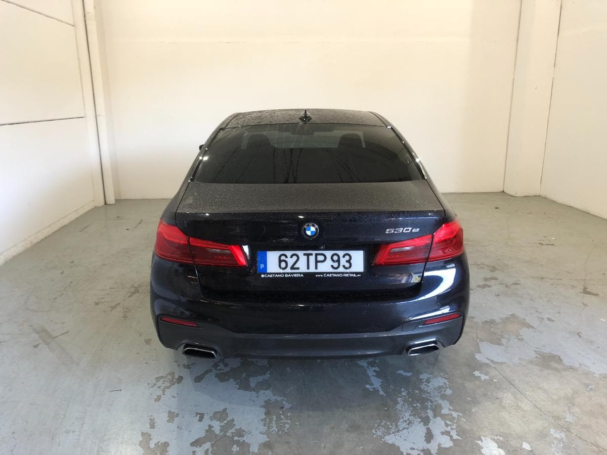 BMW 530E · Elétrico/Gasolina · Ano 2017 — imagem 7
