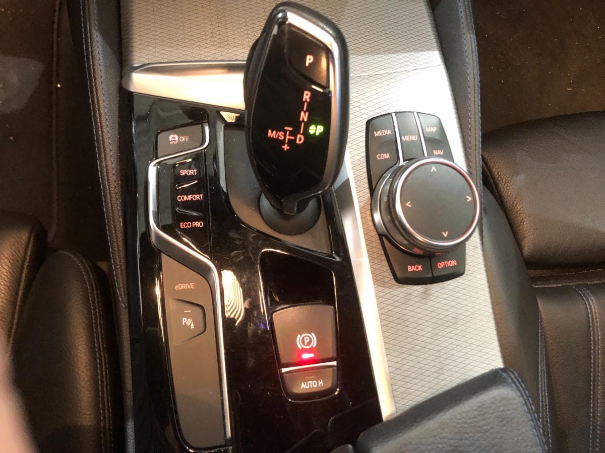 BMW 530E · Elétrico/Gasolina · Ano 2017 — imagem 35