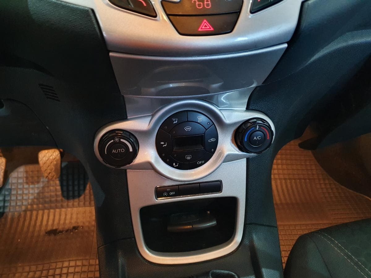 Ford Fiesta 1.6TDCI · Ano 2012 — imagen 41