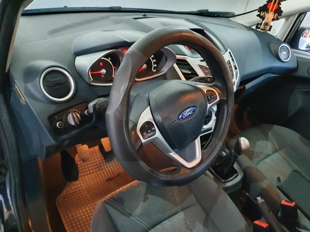 Ford Fiesta 1.6TDCI · Ano 2012 — imagen 44