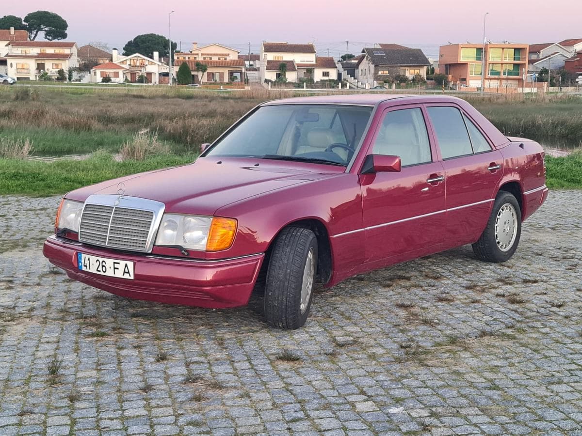 Mercedes-Benz 300E 24V · Ano 1995 — imagem 2