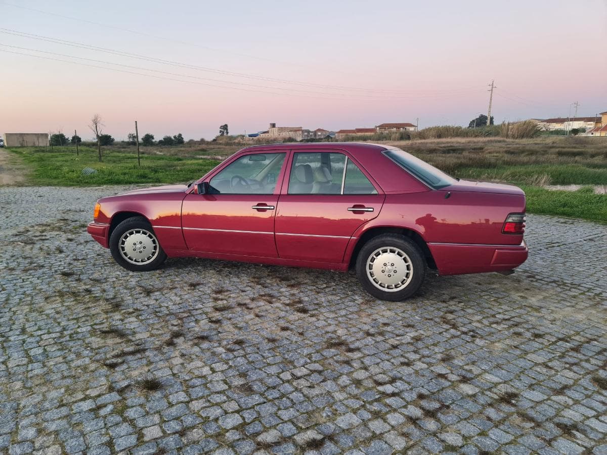 Mercedes-Benz 300E 24V · Ano 1995 — imagem 4