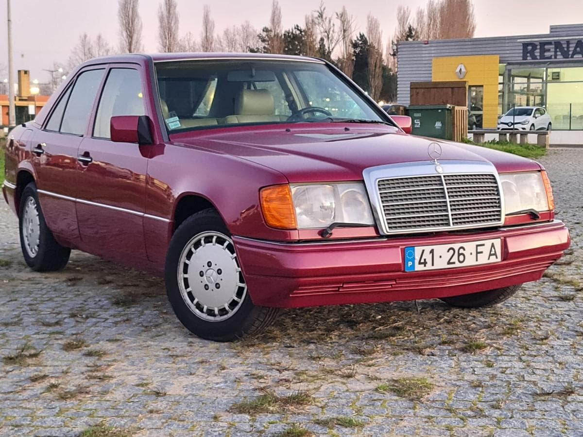 Mercedes-Benz 300E 24V · Ano 1995 — imagem 1