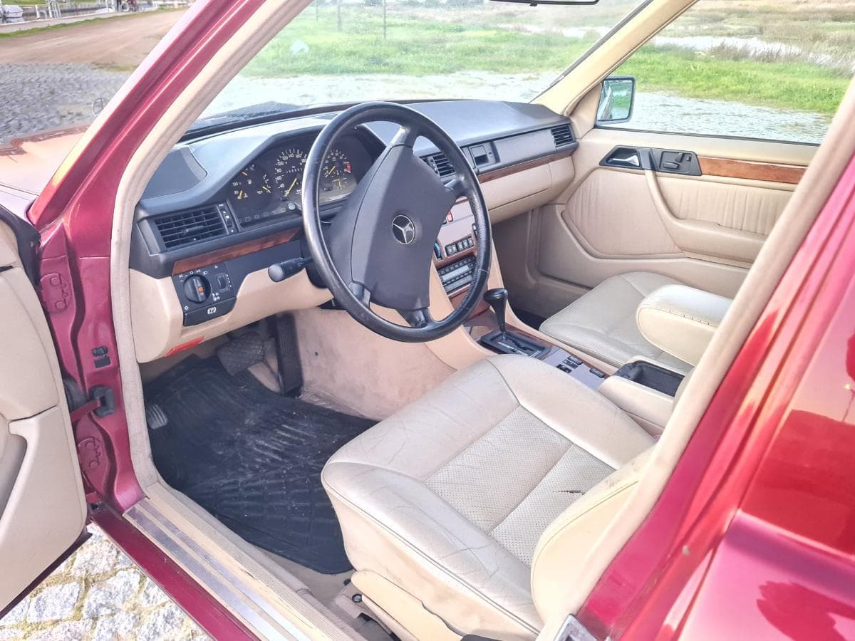 Mercedes-Benz 300E 24V · Ano 1995 — imagem 12