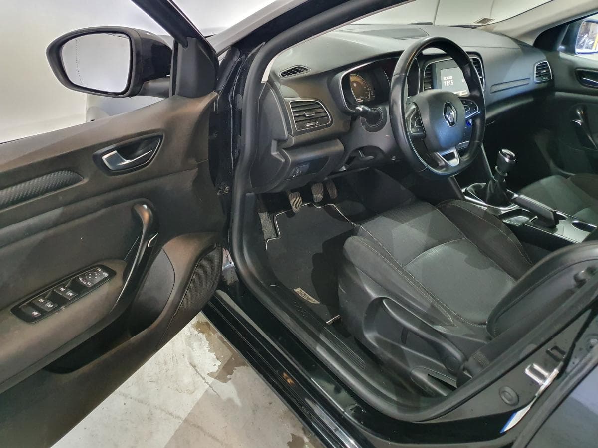 Renault Mégane 1.5DCI · Ano 2017 — imagem 28