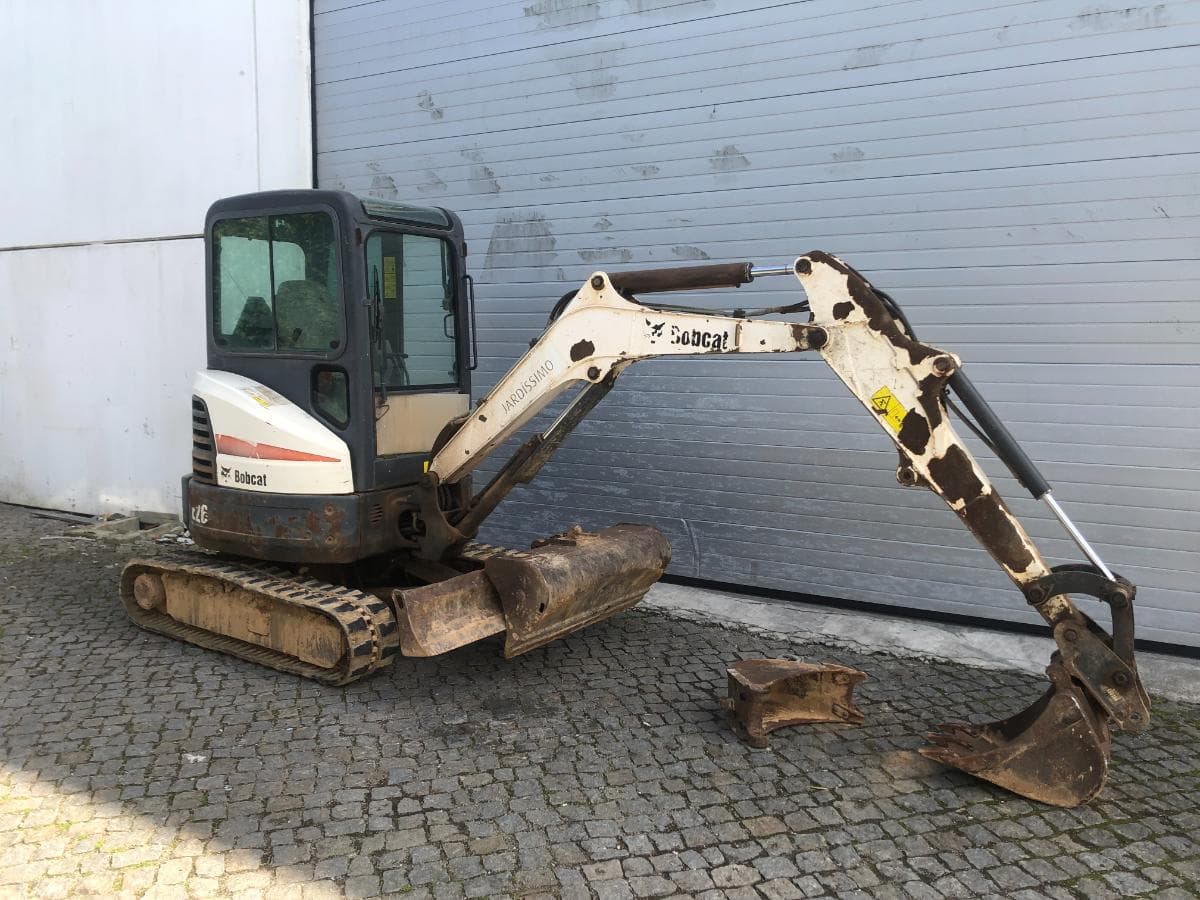 Mini Giratória BobCat E26 — imagen 1