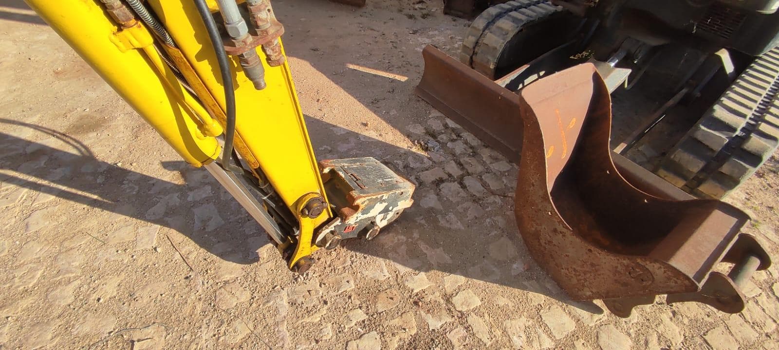 Mini Giratória Yanmar — imagen 6
