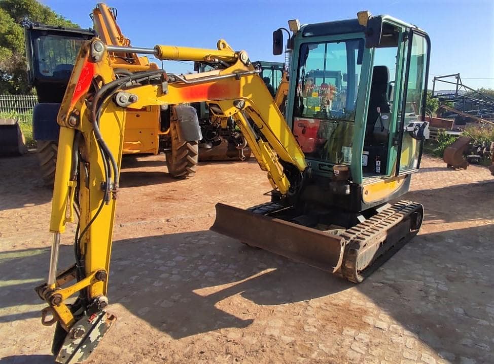 Mini Giratória Yanmar — imagen 1