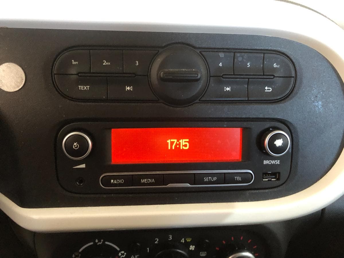 Renault Twingo · Ano 2015 — image 26